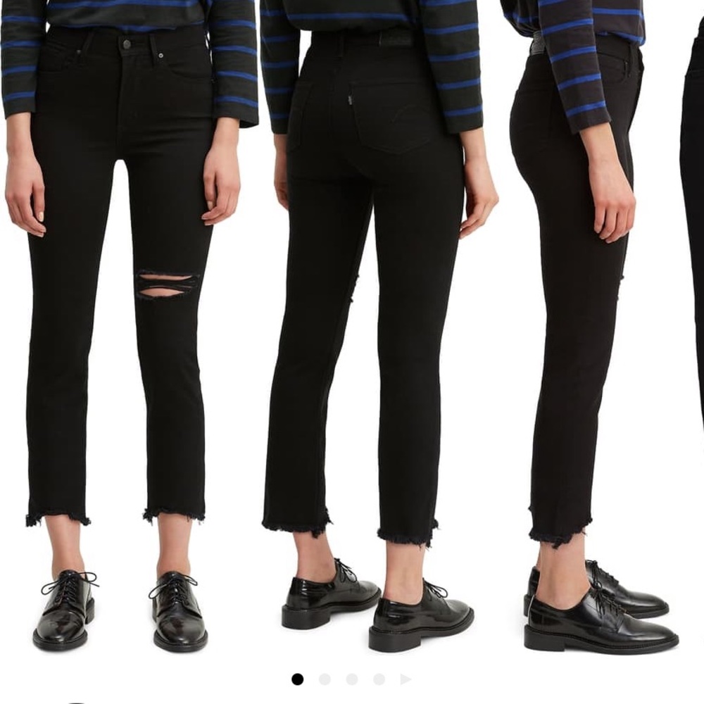 Levi’s Ripped Highrise Straight Leg Crop Jeans